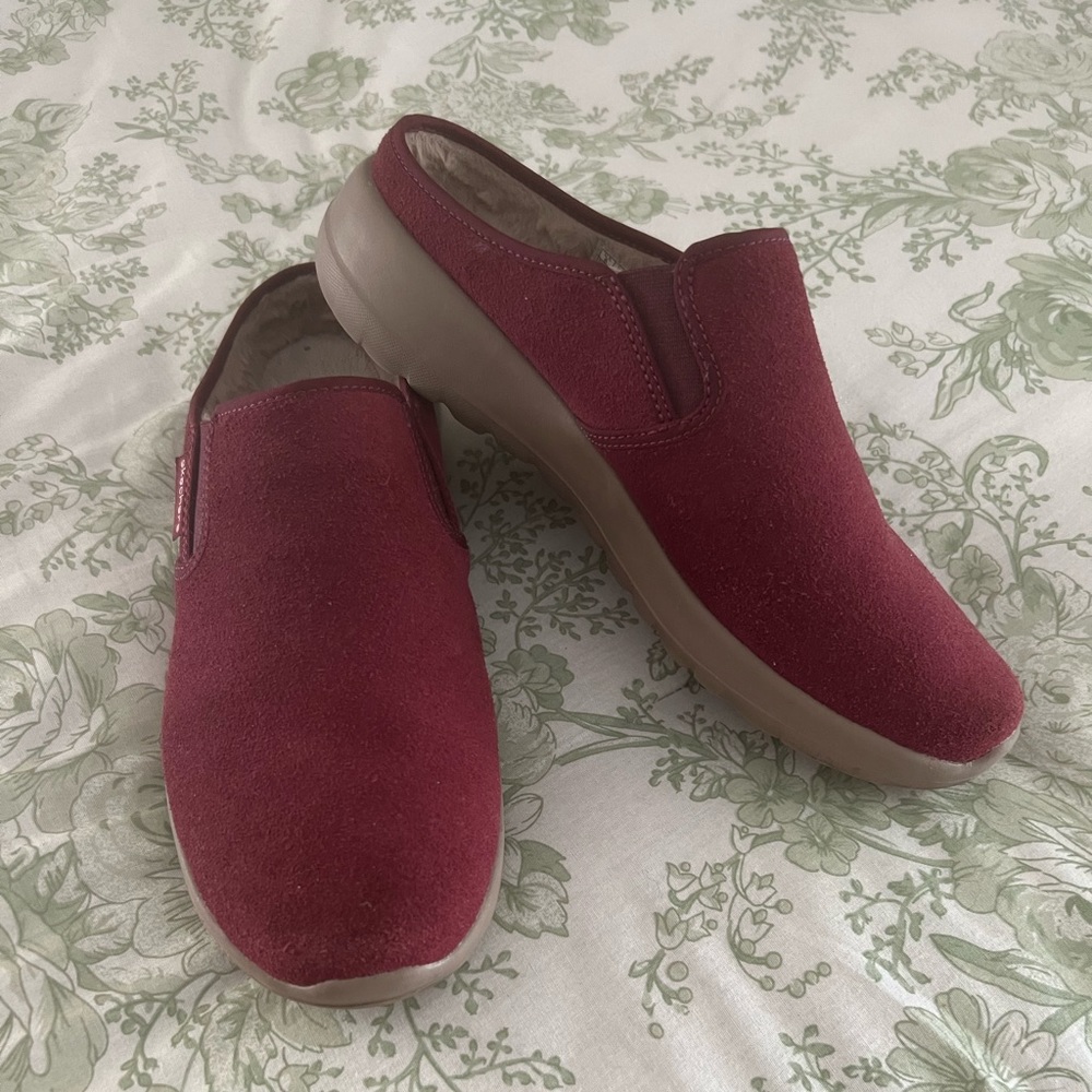 SKECHERS GOMAX MULES SZ8 $15